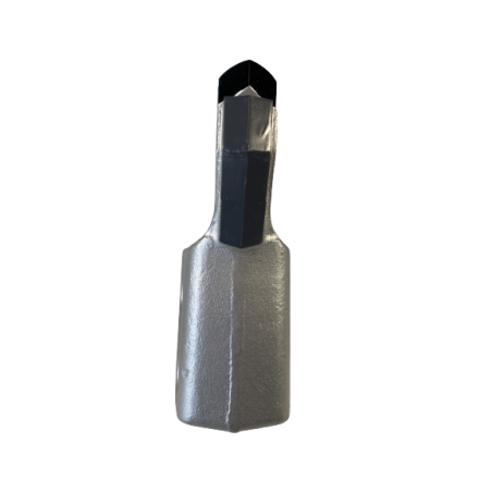 Marteau adaptable une pointes avec renforts pour broyeur forestier