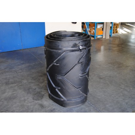 Rear mat adaptable to Komptech Crambo shredders