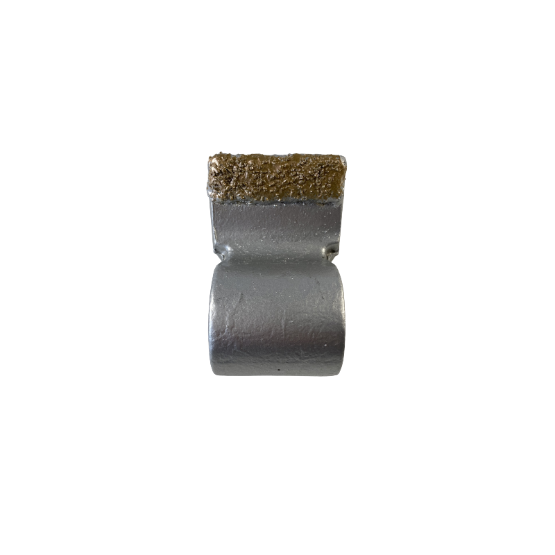Marteau oscillant avec renforts pour broyeurs forestier flan