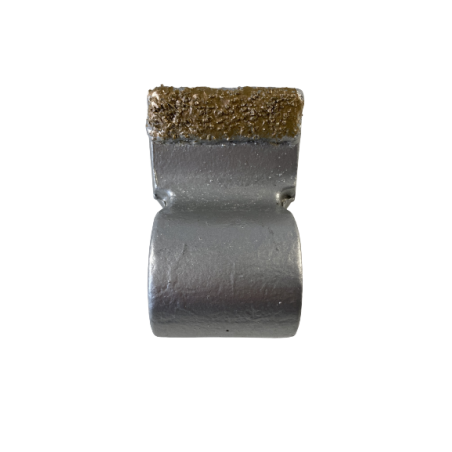 Marteau oscillant avec renforts pour broyeurs forestier flan