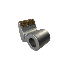 Marteau oscillant avec renforts pour broyeurs forestier côté
