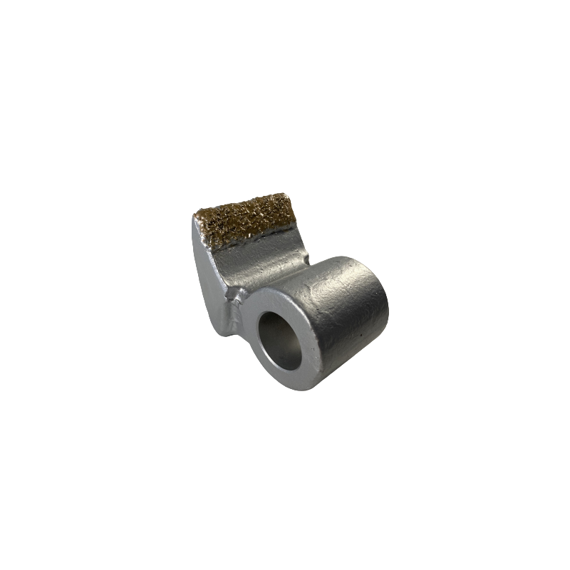 Marteau oscillant avec renforts pour broyeurs forestier côté